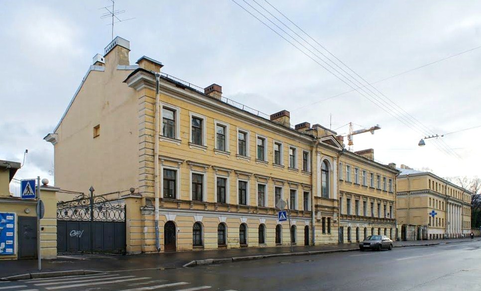 Бывшие здания казарм лейб-гвардии Сапёрного батальона.
Петербург. Улица Радищева, 35 и 37.