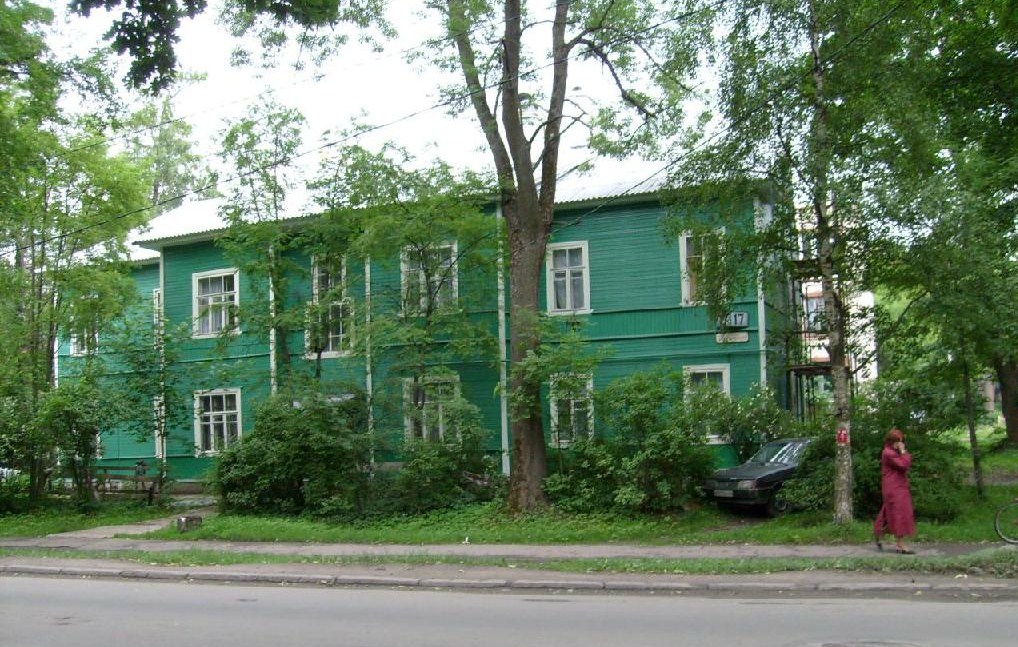 Флигель бывшего дома Гаупта (№ 17) на улице Карла Маркса.
Построен в 1914 году. Фото автора. 2 августа 2013 года