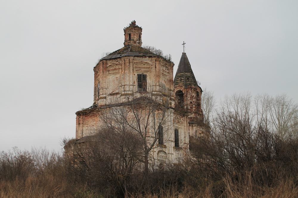 Развалины церкви Богоявления Господня в селе Чардыме. Построена в 1761 году. Здесь крестили Алексея Николаевича Будищева.
