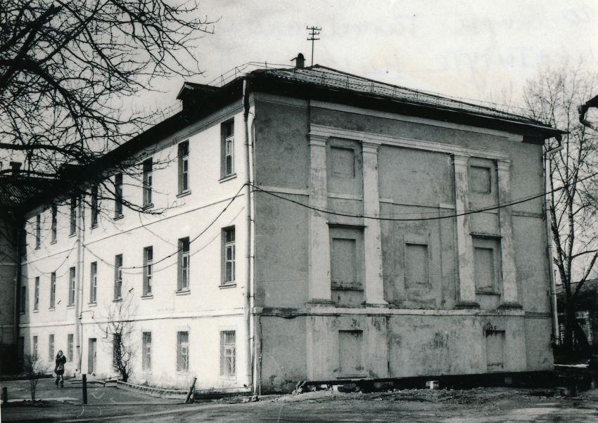 Бывшее здание церкви Александра Невского при Сиротском институте в Гатчине