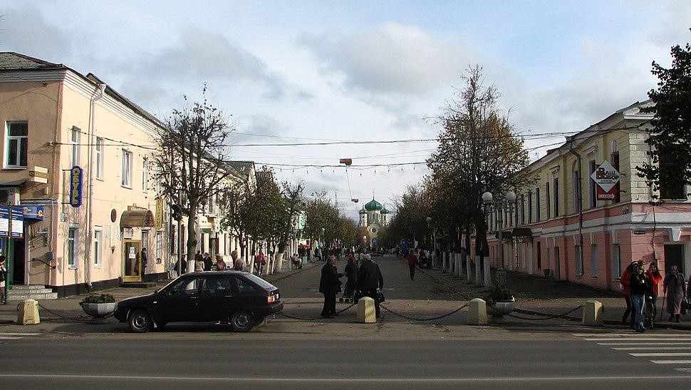 Бетонные приворотные столбы,
ограничивающие со стороны проспекта пешеходную зону Соборной улицы