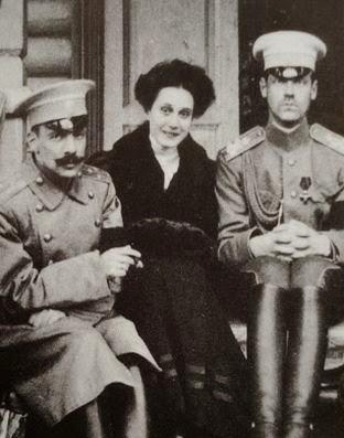 Слева направо: Владимир Вульферт, Наталия Вульферт, Великий Князь Михаил Александрович