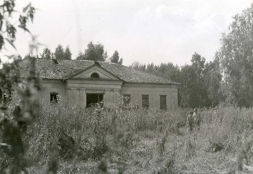 Восточный флигель бывшей усадьбы Острожниково
6 августа 1990 года