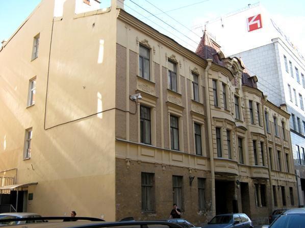 Дом № 11 на улице Блохина (бывшей Церковной),
где в 1912 – 1917 годах жил Л.В. Андронов

 