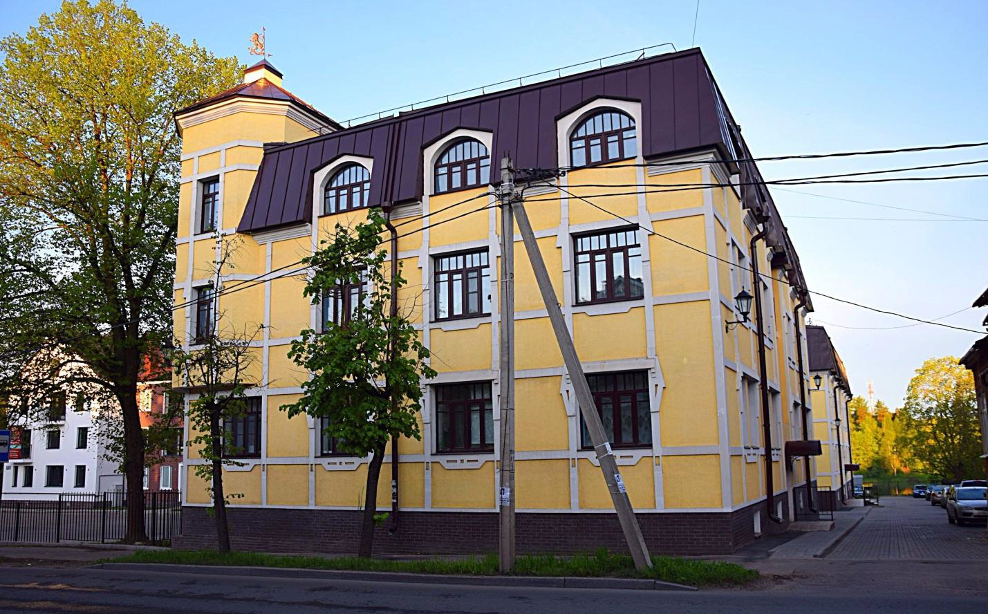 Дома №№ 28 (слева) и 30 на улице Чкалова. Наши дни
