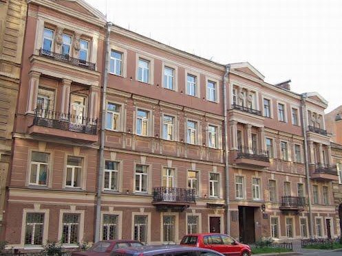 Дом № 16 (бывший дом Шмидтов) на Моховой улице Петербурга.
Современный вид