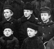 2-й класс гимназического отделения Петришуле. Леопольд Крих правый в нижнем ряду. 1894 – 1895 г.г.
