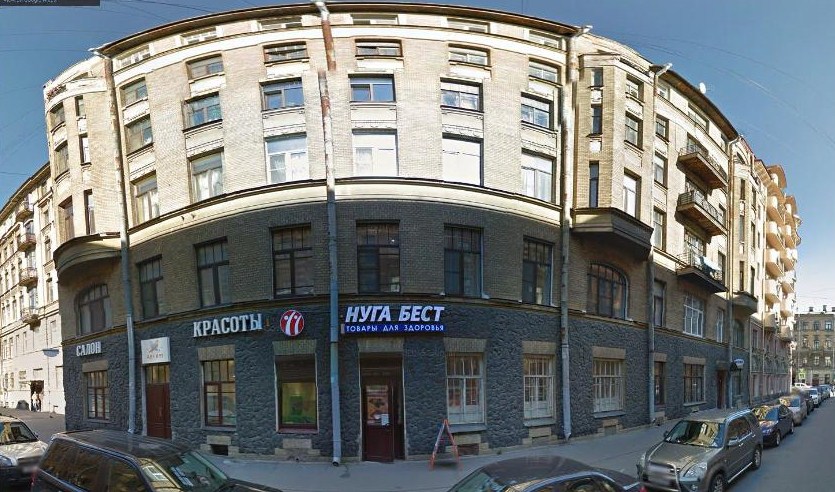 Дом № 19 в Манежном переулке Петербурга,
где в 1896 – 1899 годах жил И.М. Голынский. Современный вид.