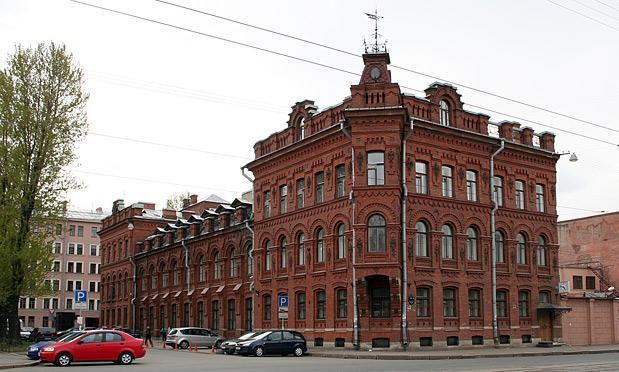 Дом № 6 на Троицкой улице в Петербурге.
Здесь в 1905 – 1912 годах жил Николай Степанович Хрулев