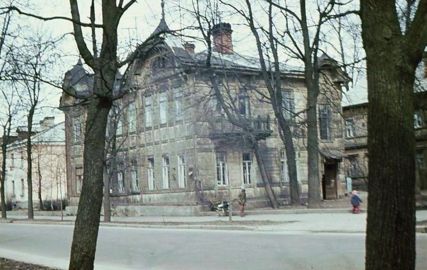Дом № 19. Фото автора. 1972 год