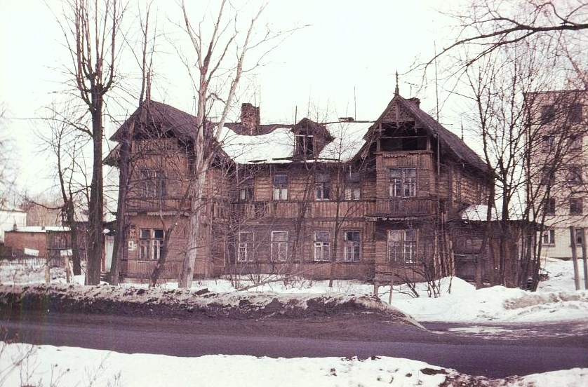 Дом № 9. Фото автора. 1972 год