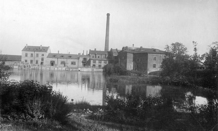 Бумажная фабрика Д. Рейнера (ныне фабрика «Коммунар») на реке Ижоре. Начало ХХ века