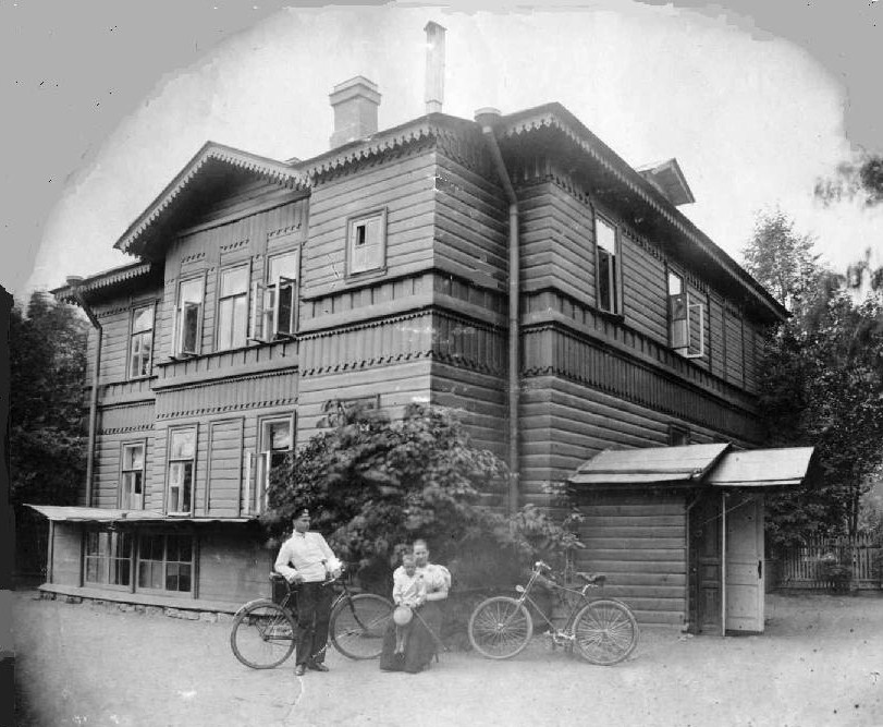 Дом № 27 на Николаевской улице в Гатчине,
где в 1913 – 1914 годах жили супруги Стааль
