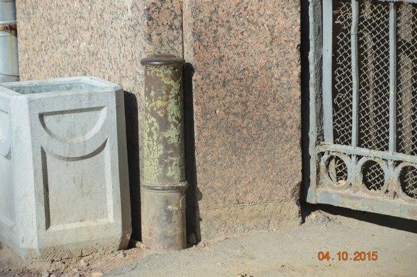 Левый приворотный столб у ворот Арсенального каре. Фото Андрея Левского
